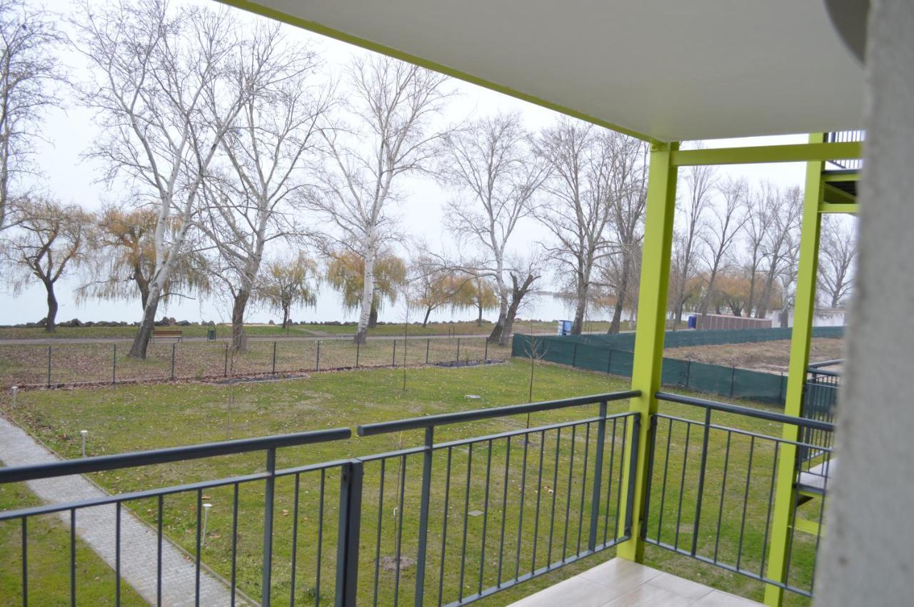 Siofok Ezuestpart Granada 2 Koezvetlen Vizparti Apartman Apartment Bagian luar foto